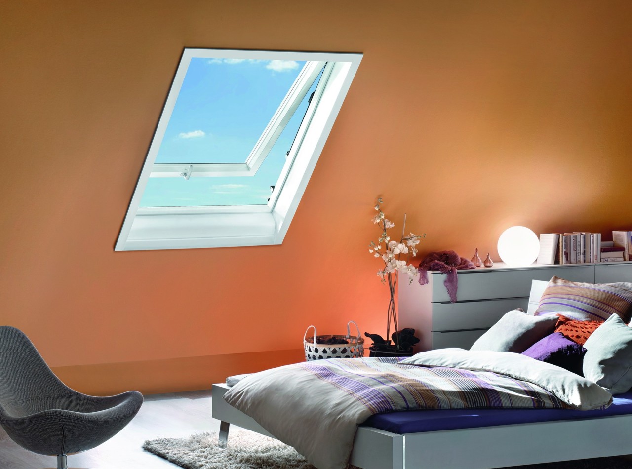 ROTO handbediende kunststof uitzettuimelvenster R8